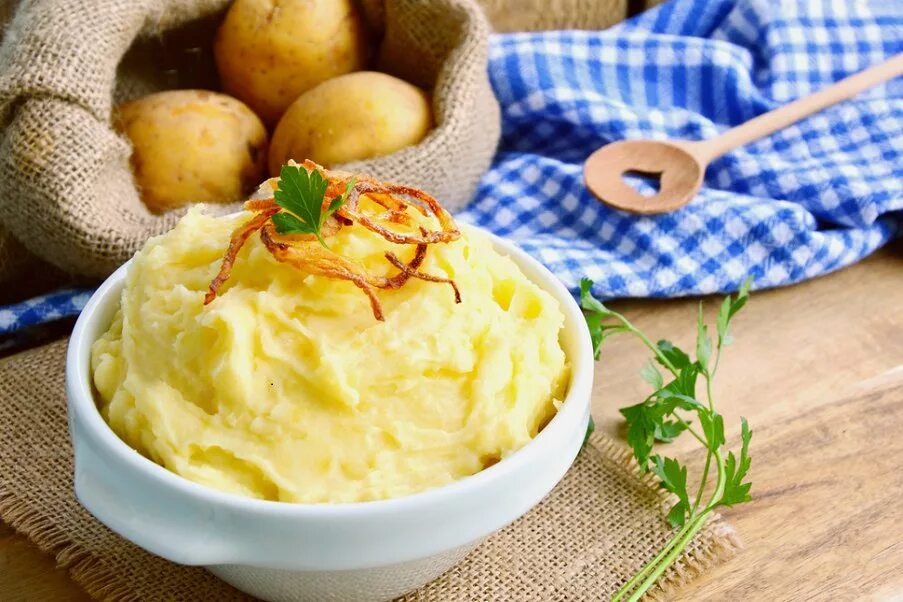 Пюре из картофеля и тыквы. Картофельное пюре. картофель пюре. пюре картофельное обед hd. картофельное пюре вид сверху.