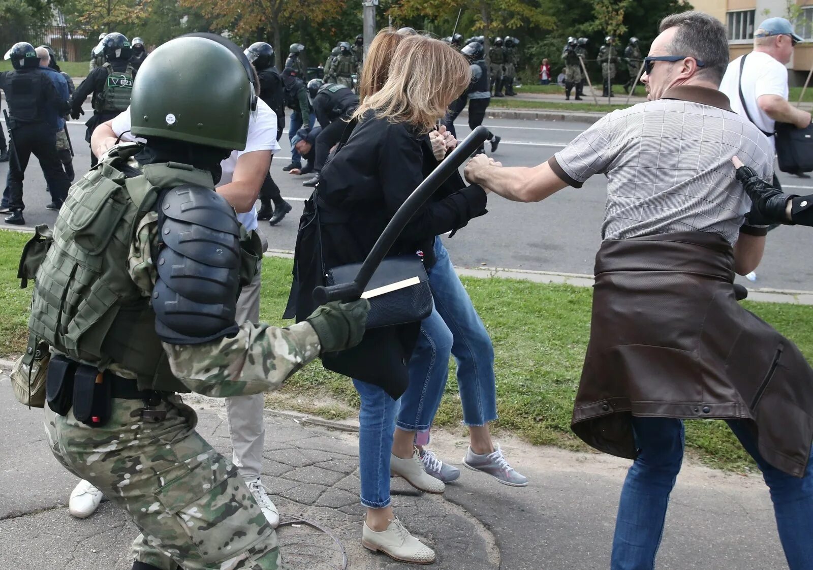 Силовики беларуси. Украинский и белорусский. Беспорядки в белоруссии. Белорусские силовики. Омон белоруссии.