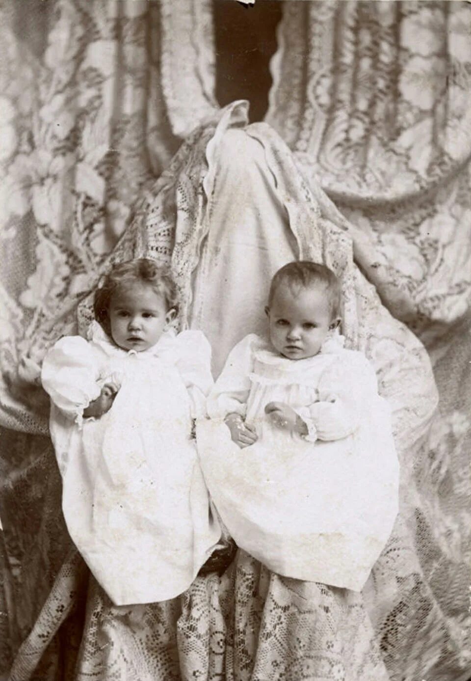 С мамой скрытая. Спрятанная мать Викторианская эпоха снимки. Дети 19 века. Младенец 19 века. Старинные фотографии детей.