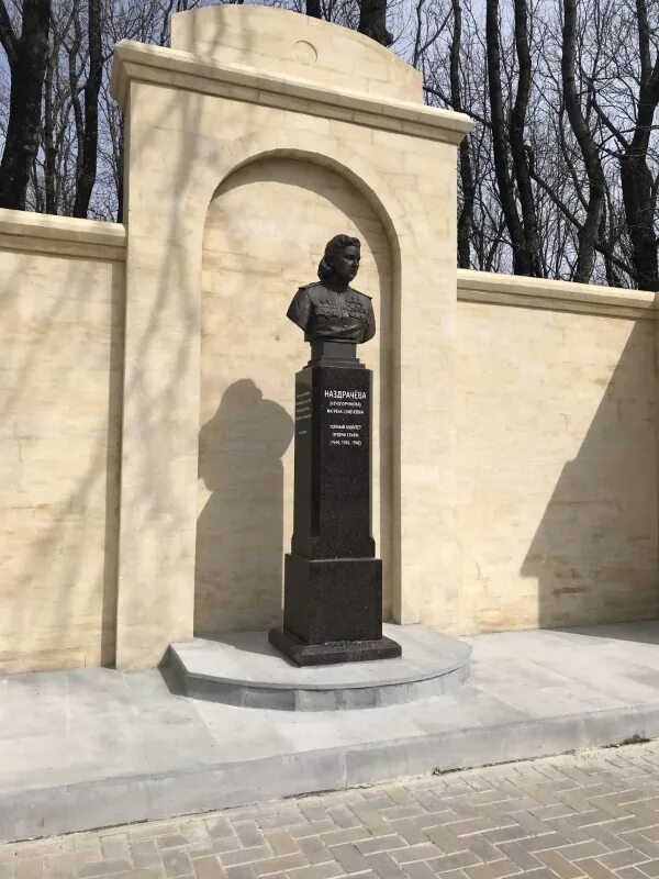 памятник е. памятник наздрачёве в ставрополе. памятник матрене наздрачевой ставрополь. д. ставрополь матрены наздрачевой.