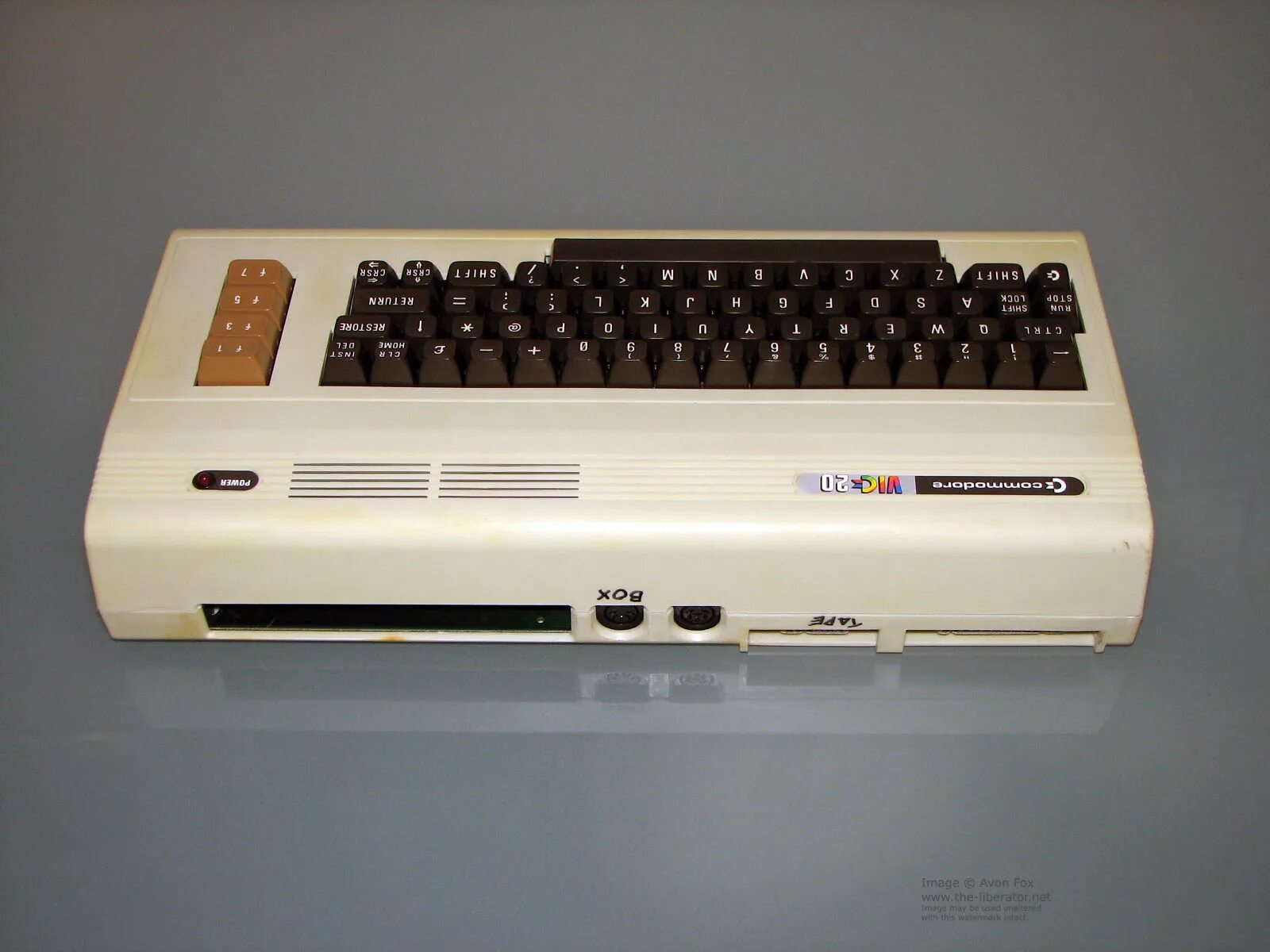 Commodore Vic-20. Commodore 64 Vic 20. Компьютер Commodore Vic-20. Commodore Vic-20 с монитором.