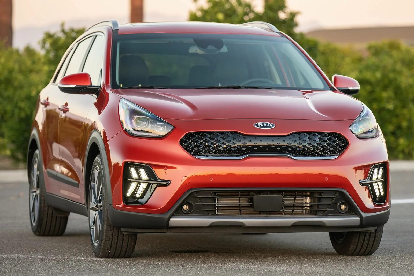 Купить кия 2020. Kia Niro 2021. Kia Hybrid. Kia 2020. Машина Kia 2021.