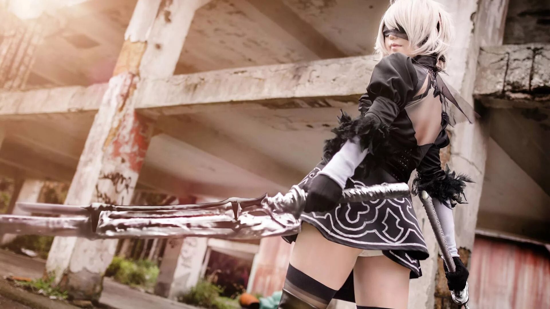 Nier 2b 18. NIER 2b косплей. Ниер автомата 2b. Косплей 2b из NIER Automata.