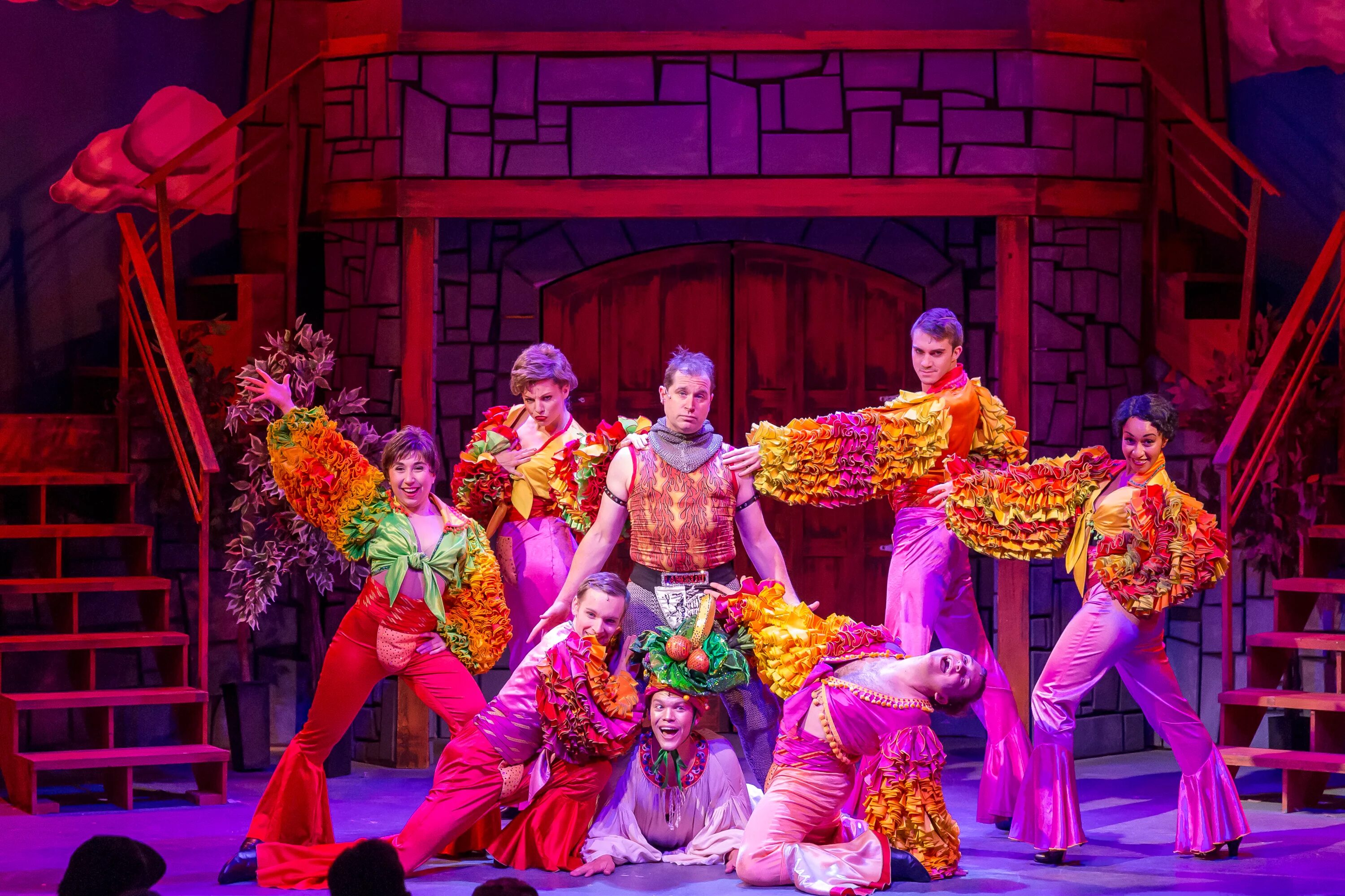 Красавица и чудовище театр. Мюзикл. Что такое искусство? театр. Ревю (театр). Театральное мастерство.