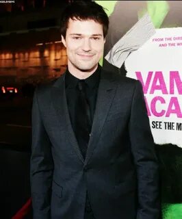 Актер премьер