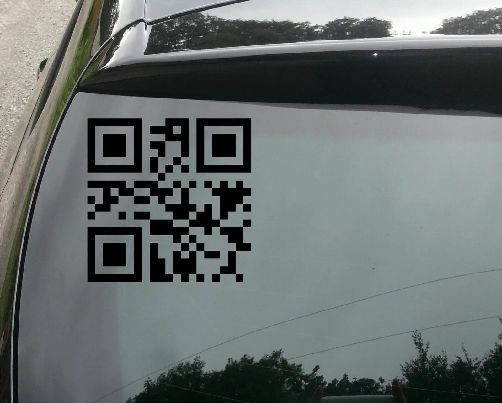 Первые qr коды. QR код на авто. QR код наклейка на машину. QR код на стекле авто. Наклейки на стекло автомобиля.