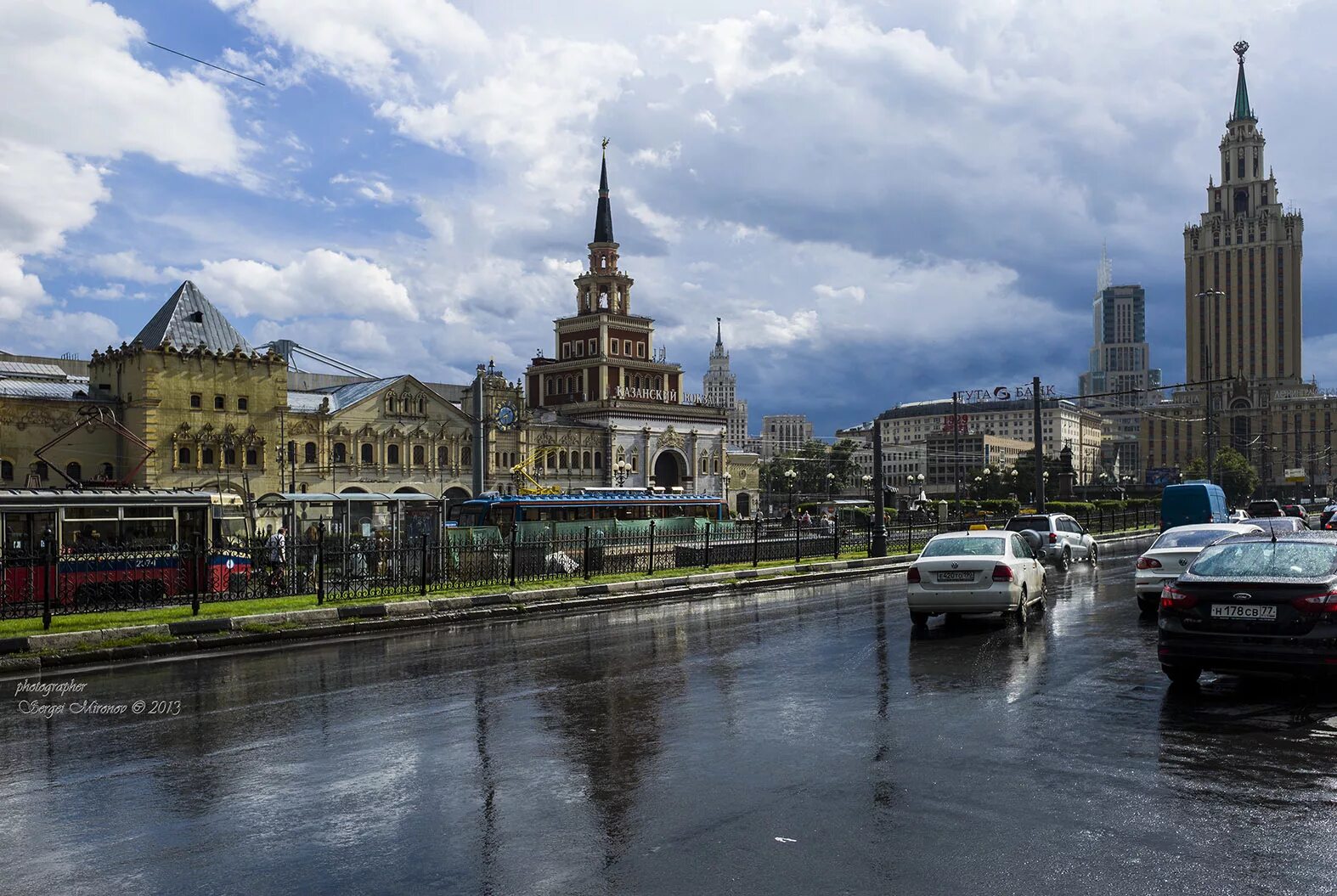 Площадь 3х вокзалов в Москве. Комсомольская площадь Москва. Площадь 3 вокзалов в Москве. Комсомольская площадь 3 Москва. Московские 3 вокзала