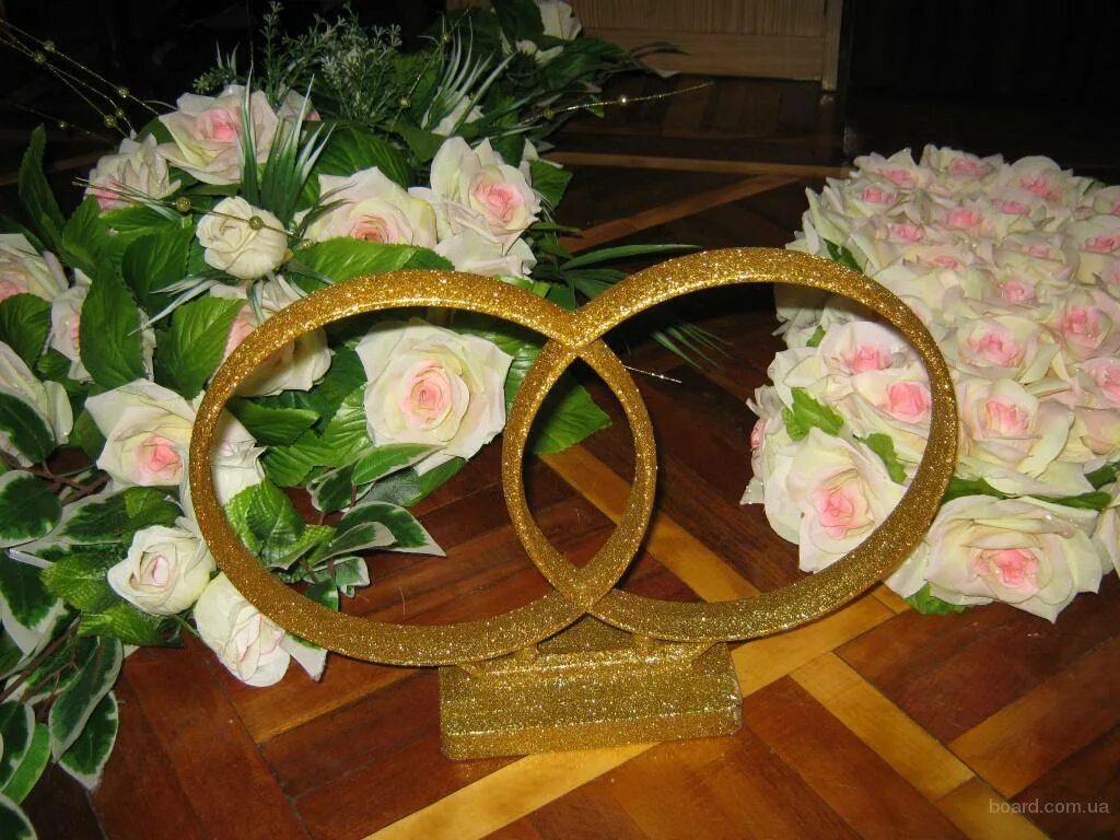 Свадебные кольца своими руками. Украшение на машину кольца. кольца на машину своими руками. свадебные кольца декор. самодельные свадебные кольца на машину.
