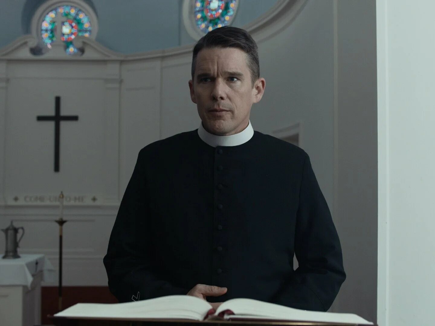 Дневник пастыря (first Reformed) 2017. Итан Хоук дневник пастыря. Итан Хоук священник. Духовный пастырь