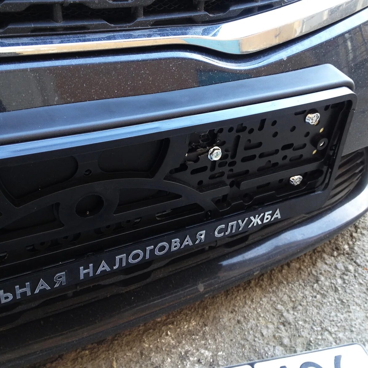 Подиум под номерной знак Ford Focus 2. Подиум под номерной знак Allion 260. Подиум под номер Kia Ceed JD. Подиум номерного знака на Ауди rs6. Подиум под номерной