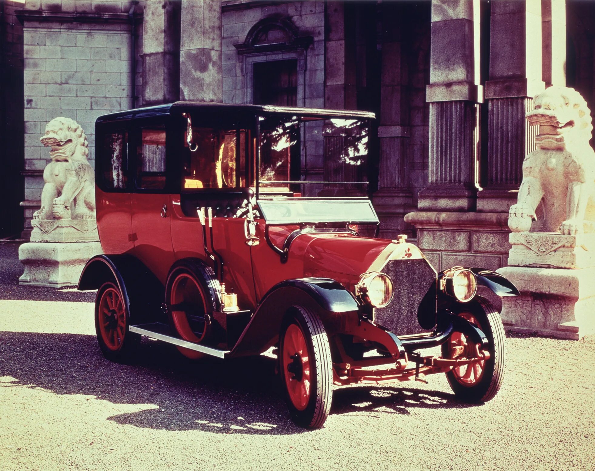 Первая мицубиси. Mitsubishi 1917. Mitsubishi model a. Первый автомобиль Mitsubishi model a 1917 года.. Автомобиль Mitsubishi model a 1917.