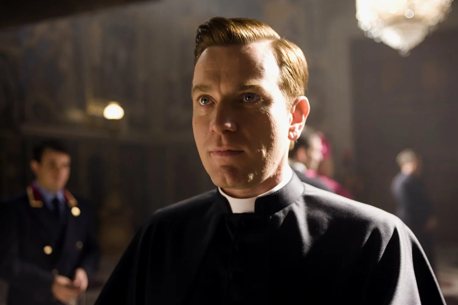 ухмылка демон священник. The rite 2011 энтони хопкинс. бен дэниелс грешник. юэн макгрегор камерарий. демон священник эстетика арты.