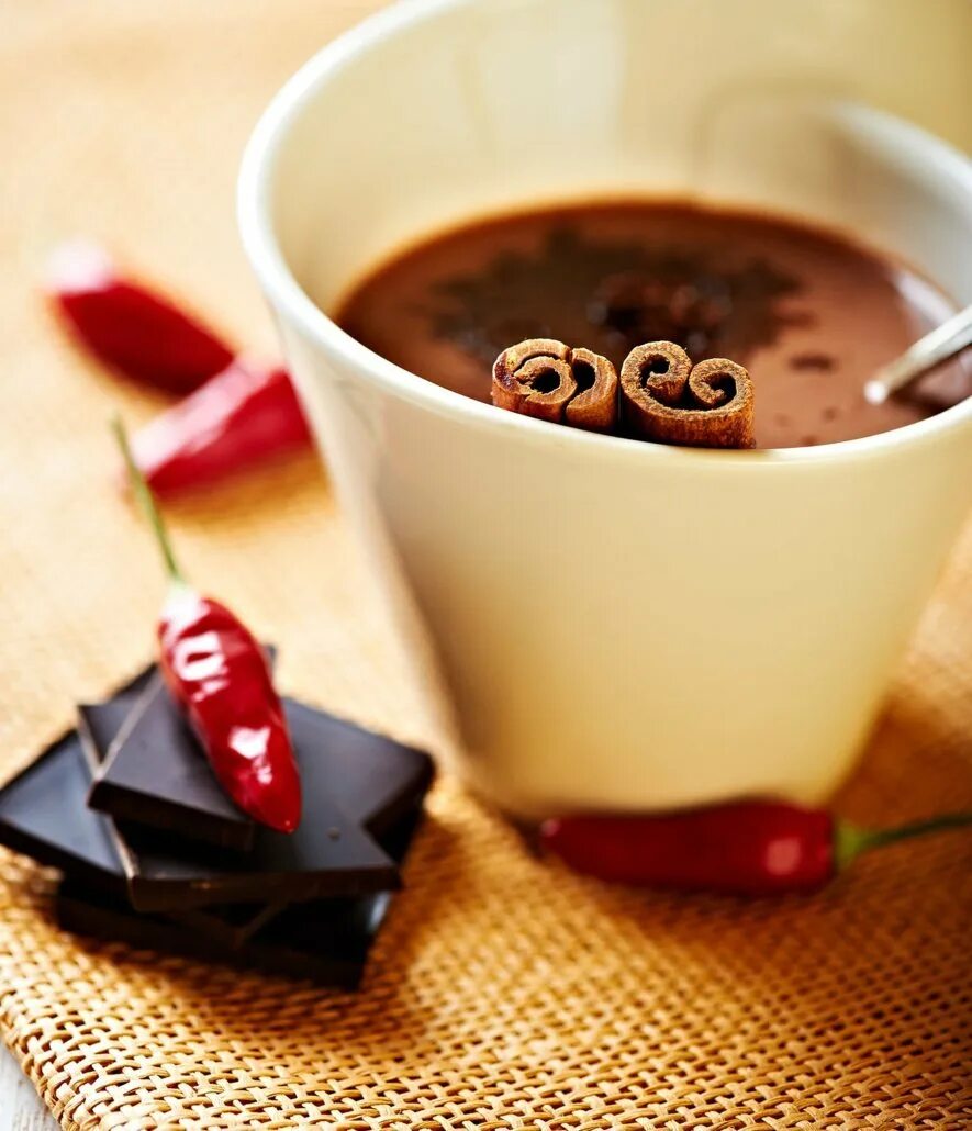 Горячий шоколад. Какао шоколад. Какао горячий шоколад. Чашка горячего шоколада.