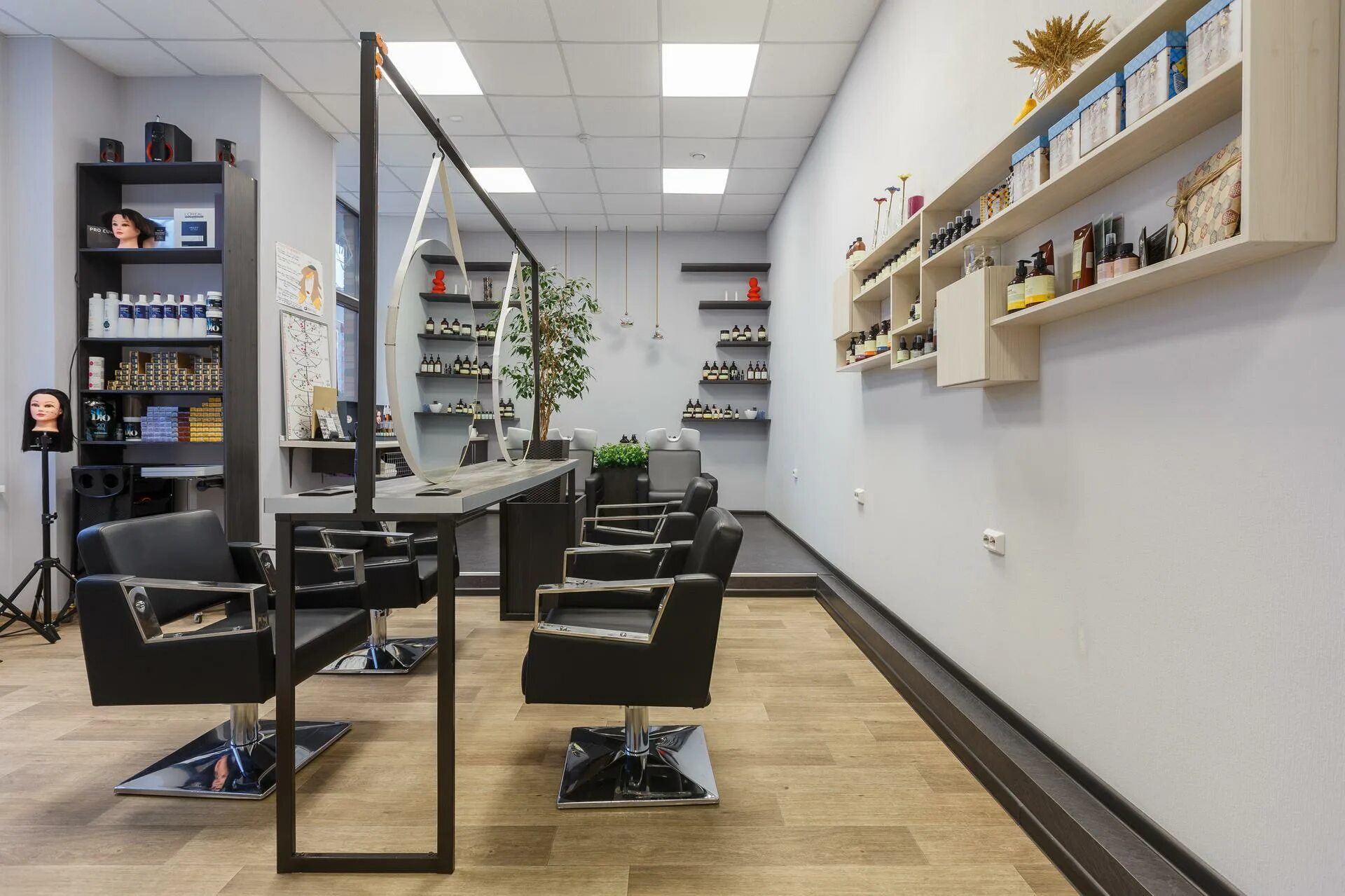 Лаборатория для парикмахерской. Лаборатория для салона. Лаборатория парикмахера. Салон красоты краски. Лаборатория парикмахера.