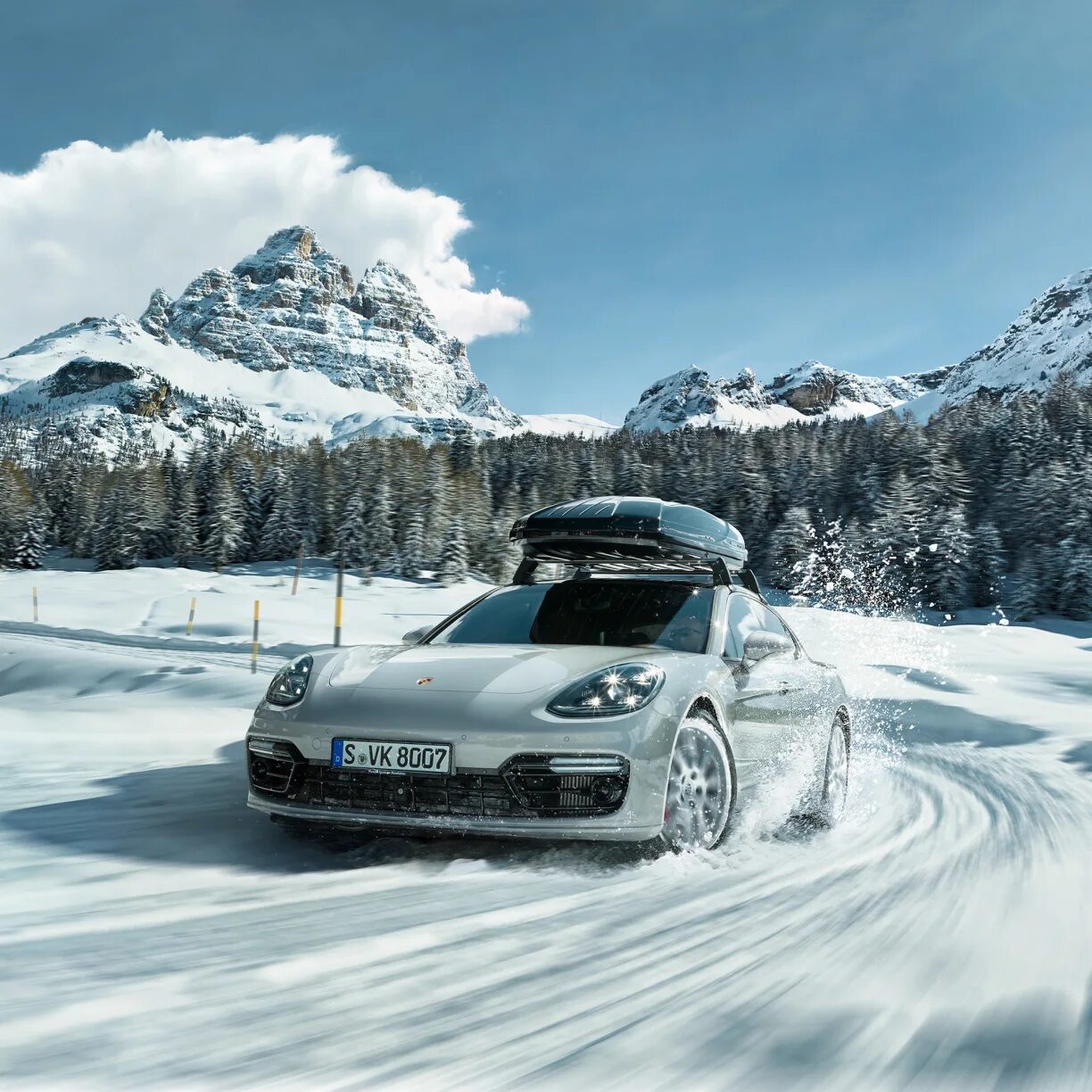 Porsche 911 зимой. Porsche под снегом. Порше 911 зимний. Porsche panamera зимний. Porsche experience winter taycan.