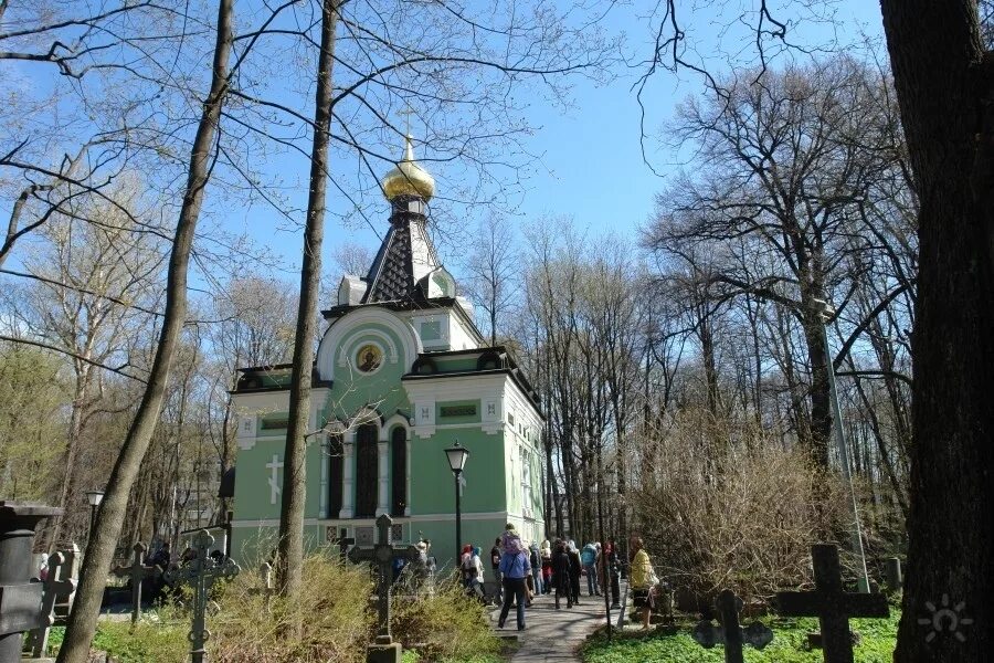 Санкт петербург храм ксении. Часовня Ксении блаженной в Санкт-Петербурге. Часовня Ксении блаженной. Смоленское кладбище часовня Ксении блаженной. Часовня Ксении Петербургской на Смоленском кладбище.