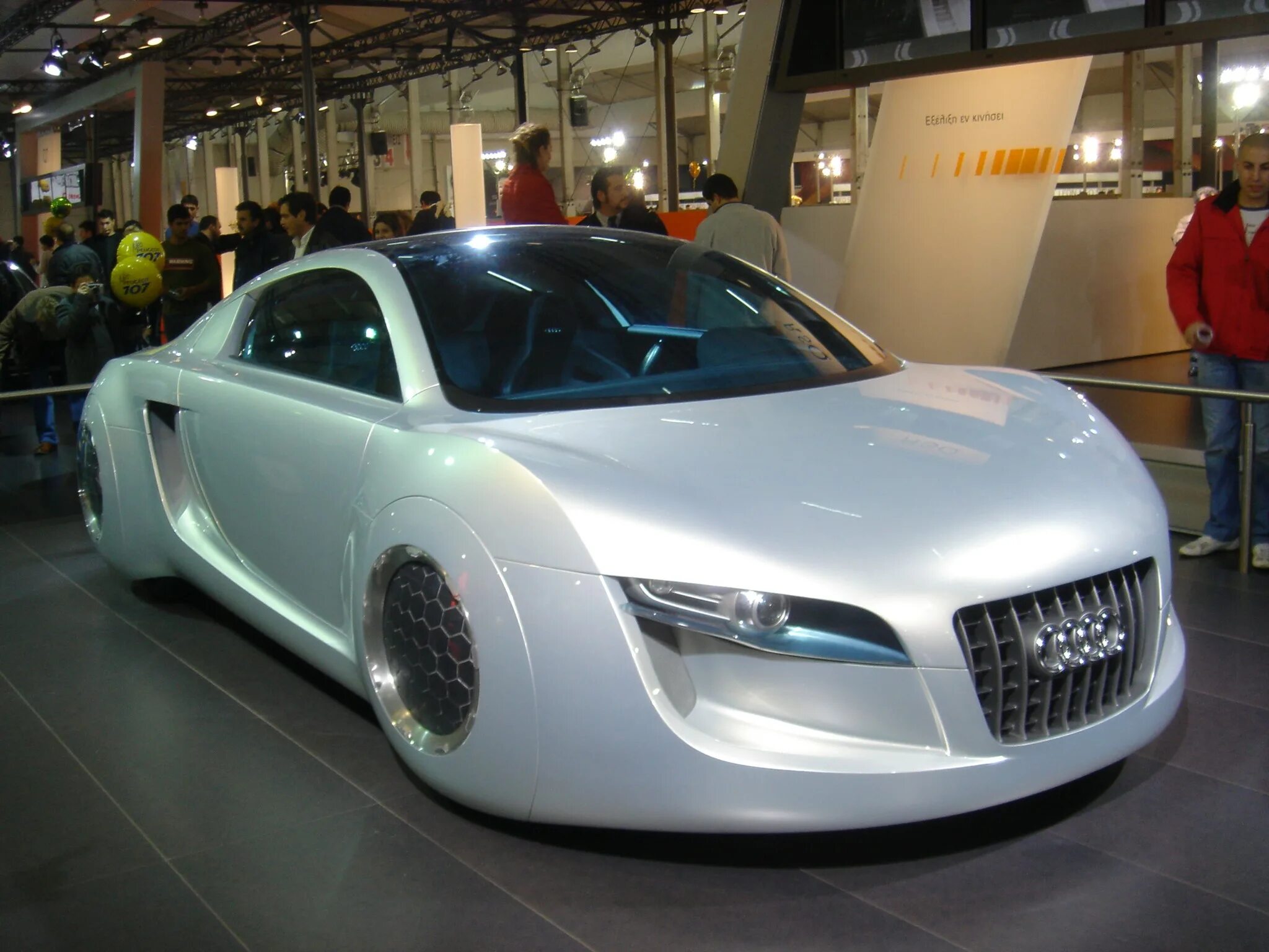 Audi RSQ. 2004: Audi RSQ. Audi RSQ Concept. Audi RSQ I Robot.