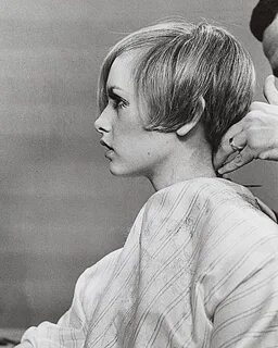 Twiggy haircut