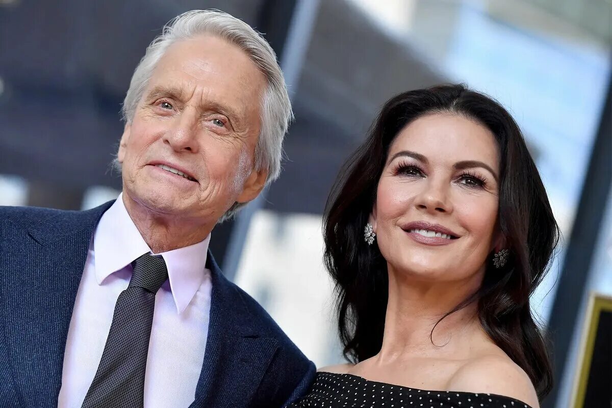 Анджелина джоли и бред питт. Том круз жена. Александра стриженова. Том круз фото. Пенелопа круз и том круз муж и жена.