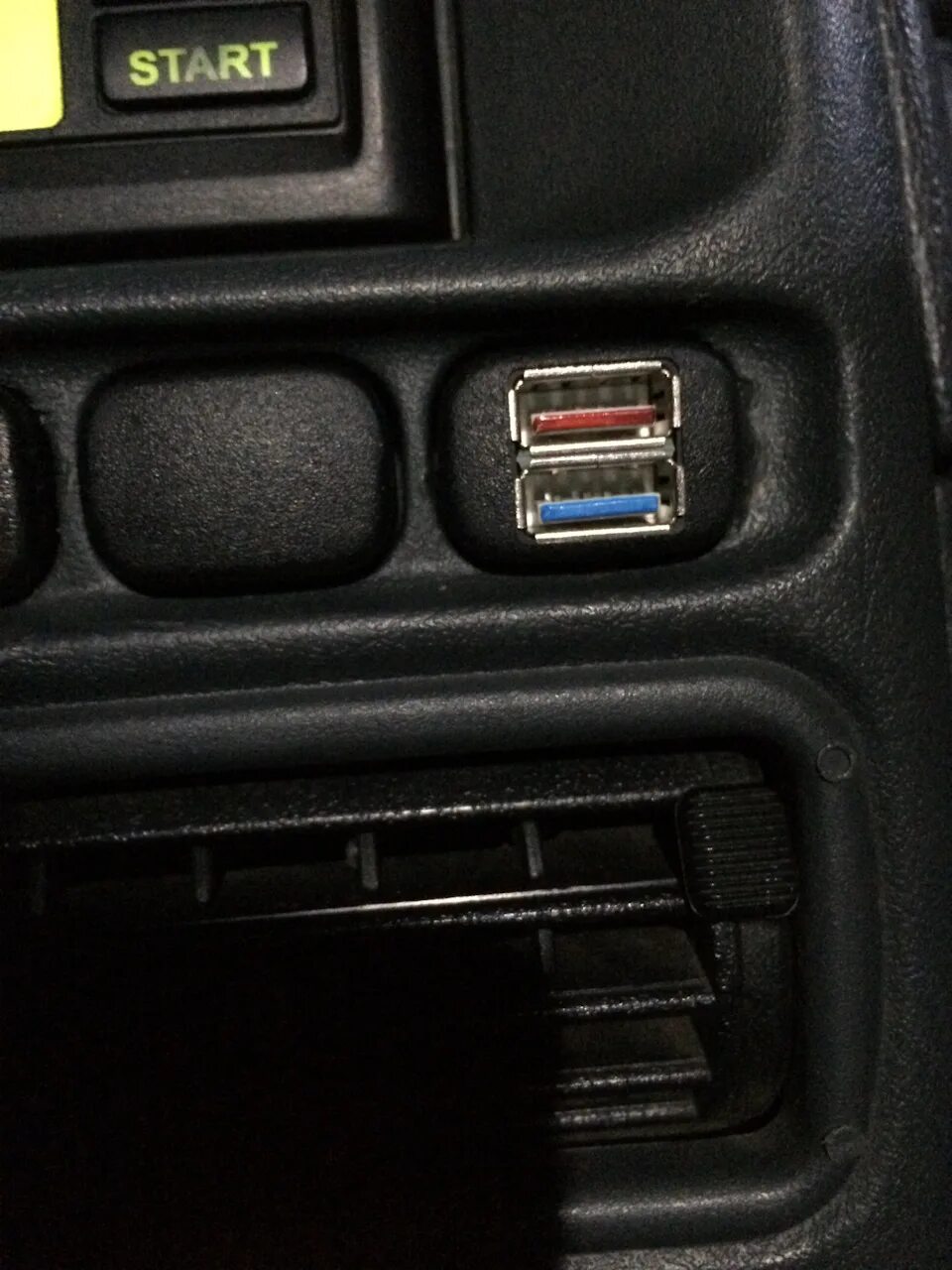 Не работает прикуриватель 2114. Usb разъем в ваз 2114. ваз 2115 usb заглушка. разъём usb для ваз 2114. юсб зарядка в ваз 2114.