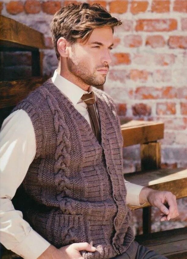Жилетка мужская вязаная. Безрукавка мужская вязаная. Филати мужской жилет. Вязаные безрукавки для мужчин. Жилетка мужская вязаная.