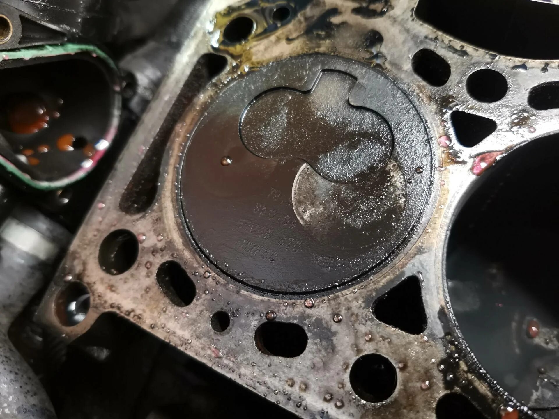 1. Рено логан 1. Гнёт ли клапана 1. Загнутые клапана ауди 30v. Гнет клапана при обрыве грм.