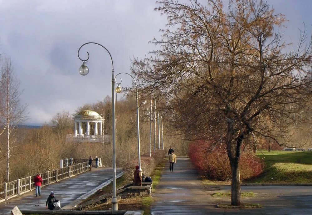 Весенний город фото. Город киров весной. Киров набережная вятки. Город киров весной. Киров цирк зима.