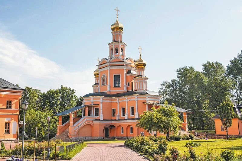 Бориса и глеба в зюзино. Борисоглебский храм Зюзино. Москва храм Бориса и Глеба в Зюзино. Храм святых благоверных князей Бориса и Глеба в Зюзине. Борисоглебская Церковь в Зюзино в Москве.