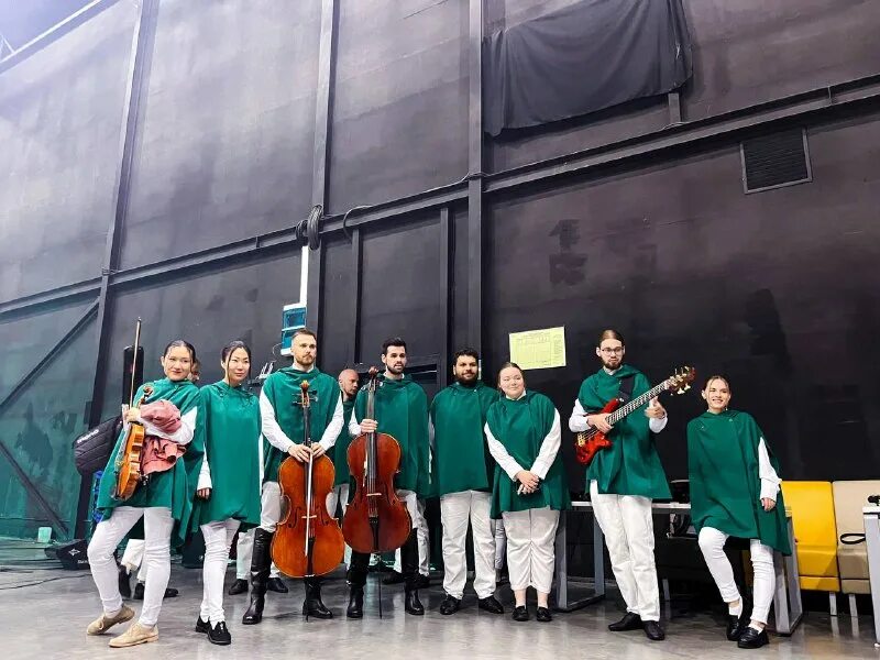 Оркестр cagmo пианист. Концерт оркестра cagmo «симфония rammstein». Концерт cagmo. Оркестр cagmo. Оркестр неоклассика людовико.