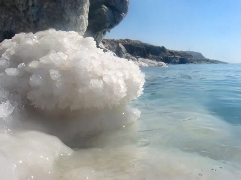 Миллионы тонн воды. Соль из мертвого моря. Морская соль из мертвого моря. Соль в природе.