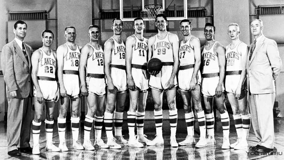 Первая команда. Нейсмит баскетбол команда. Джеймс Нейсмит с командой. Национальная баскетбольная лига 1898. Первая команда по баскетболу Нейсмит.