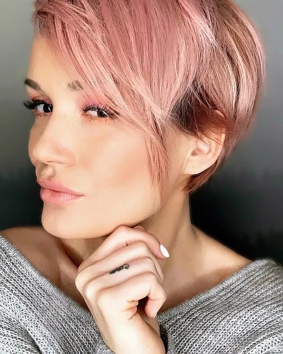 пиксибоб с челкой. боб каре пикси стрижки. пиксибоб с челкой. градуированный пикси боб. стрижка пикси-боб с удлиненной челкой.