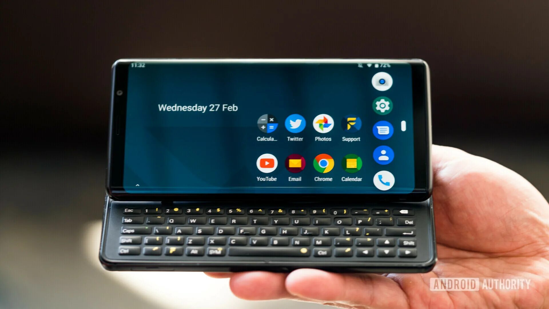 Qwerty сбой. Смартфоны с кверти клавиатурой 2025. смартфон с qwerty клавиатурой 2025. android смартфон с кверти клавиатурой. смартфон с qwerty клавиатурой 2025.