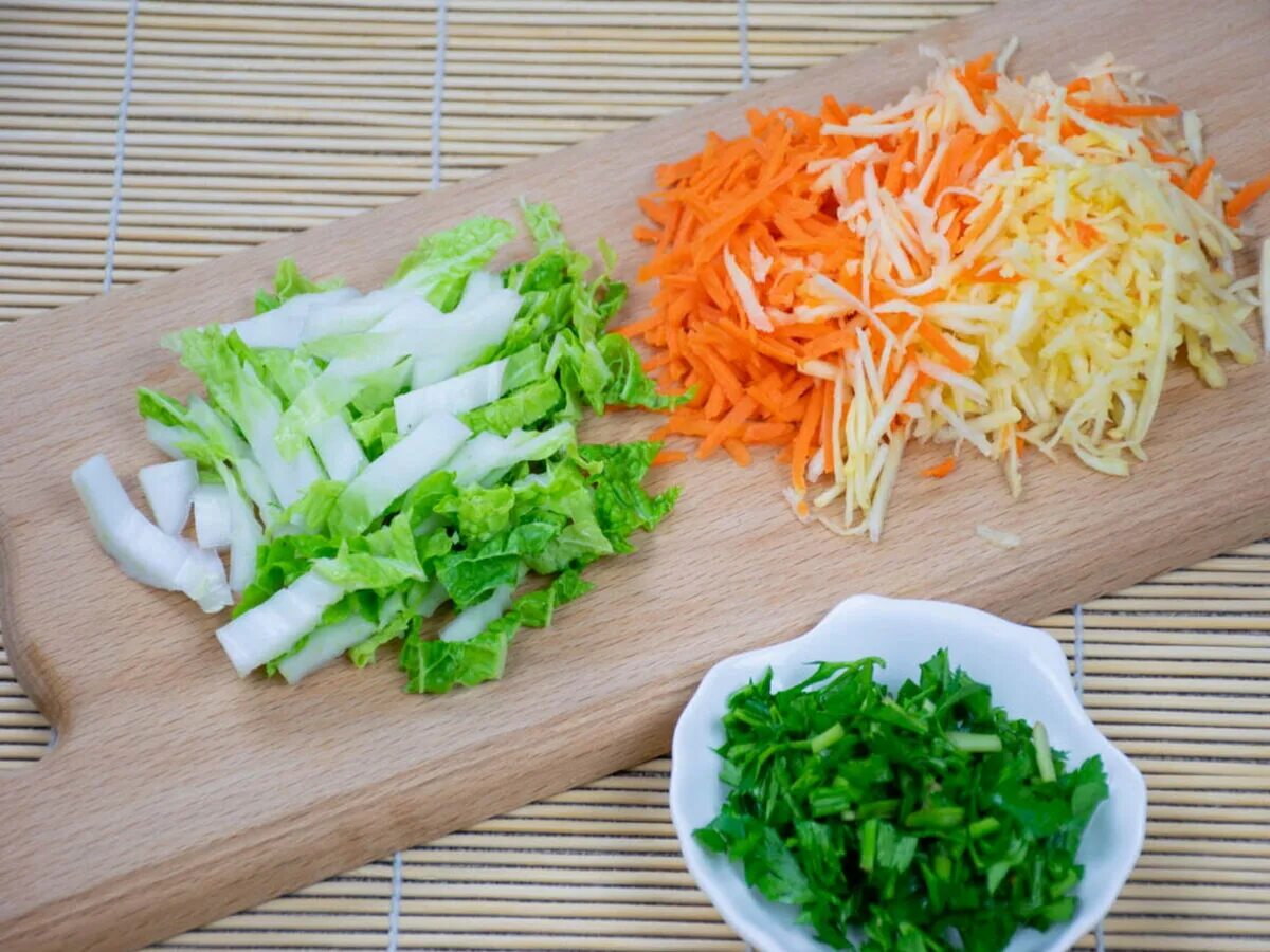 Салат с репой рецепты. Салат с репой и морковью. Капуста репа салат. Салат из репы с морковью и огурцом. Салат из репы белой.