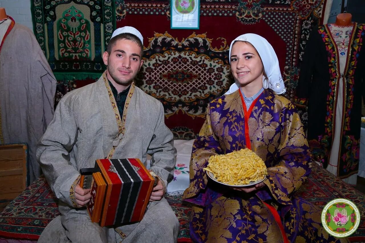Традиционная татарская свадьба с чак чаком. Культура и традиции татарского народа. Татарская свадьба обычаи и традиции. Татарская свадьба сватовство. Народ татаров.