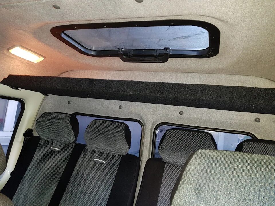 Задняя полка на газель некст фермер. Полка газель 2705. Акустическая полка газель некст фермер. Динамики в газель фермер. Задняя полка газель фермер.