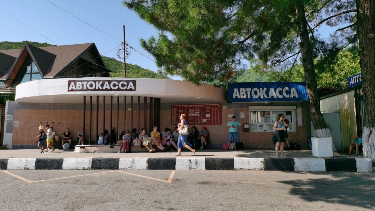 Туапсе пляж. Новомихайловский краснодарский край пляж. Посёлок новомихайловский краснодарский. Новомихайловский краснодарский край автобус. Черномор гостиница новомихайловский.