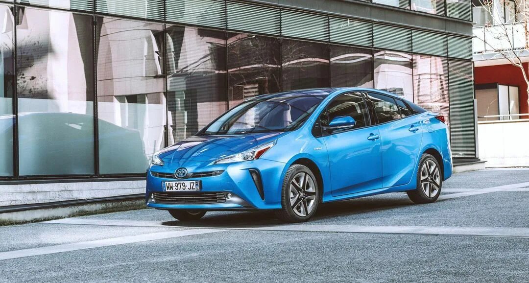 Тойота приус 2022 фото. Prius phv 2019. Тойота приус 2021 года. Toyota prius 2017. Prius 2024 trd.