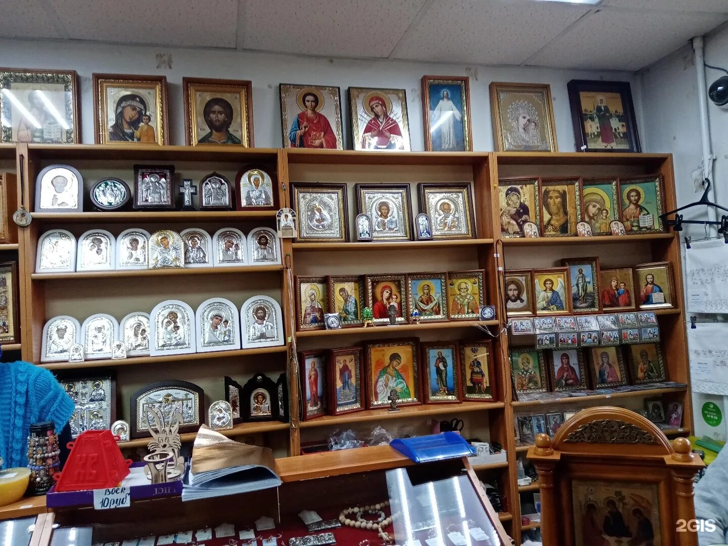 Магазин монастырская лавка монастырская. Церковная лавка в храме матроны московской. Церковные лавки в москве. Александро-невская лавра церковная лавка. Церковные лавки в москве.