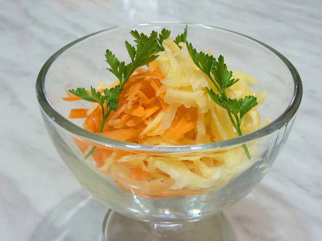 Салат старорусский. Вкусный салат из репы. Запеченная репа с морковью. Вкусный салат из репы. Салат из репы с морковью.