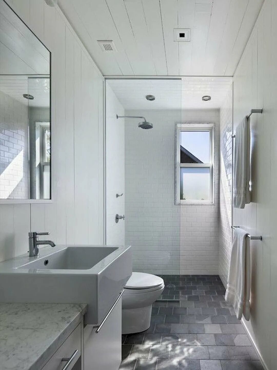 Дизайн узкой ванной комнаты. Узкая ванная комната. Планировка узкой ванной комнаты. Планировка длинной ванной. Узкие Ванные комнаты.