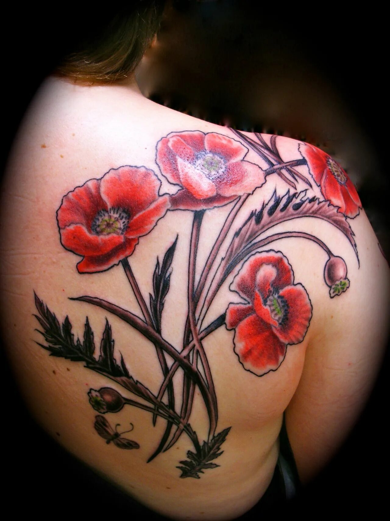 Татуировка мак. Мак цветок тату. Тату мак. Красный мак тату. Тату мак на ключице.