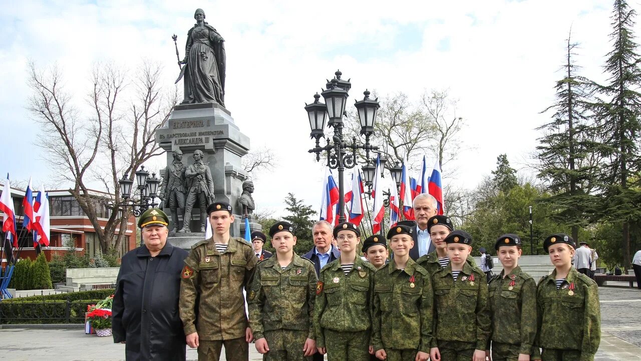 День принятия крыма в россию. Штаб Черноморского флота. 240 Лет вхождения Крыма Тамани и Кубани. День принятия Крыма Тамани и Кубани. Дата открытия памятника.