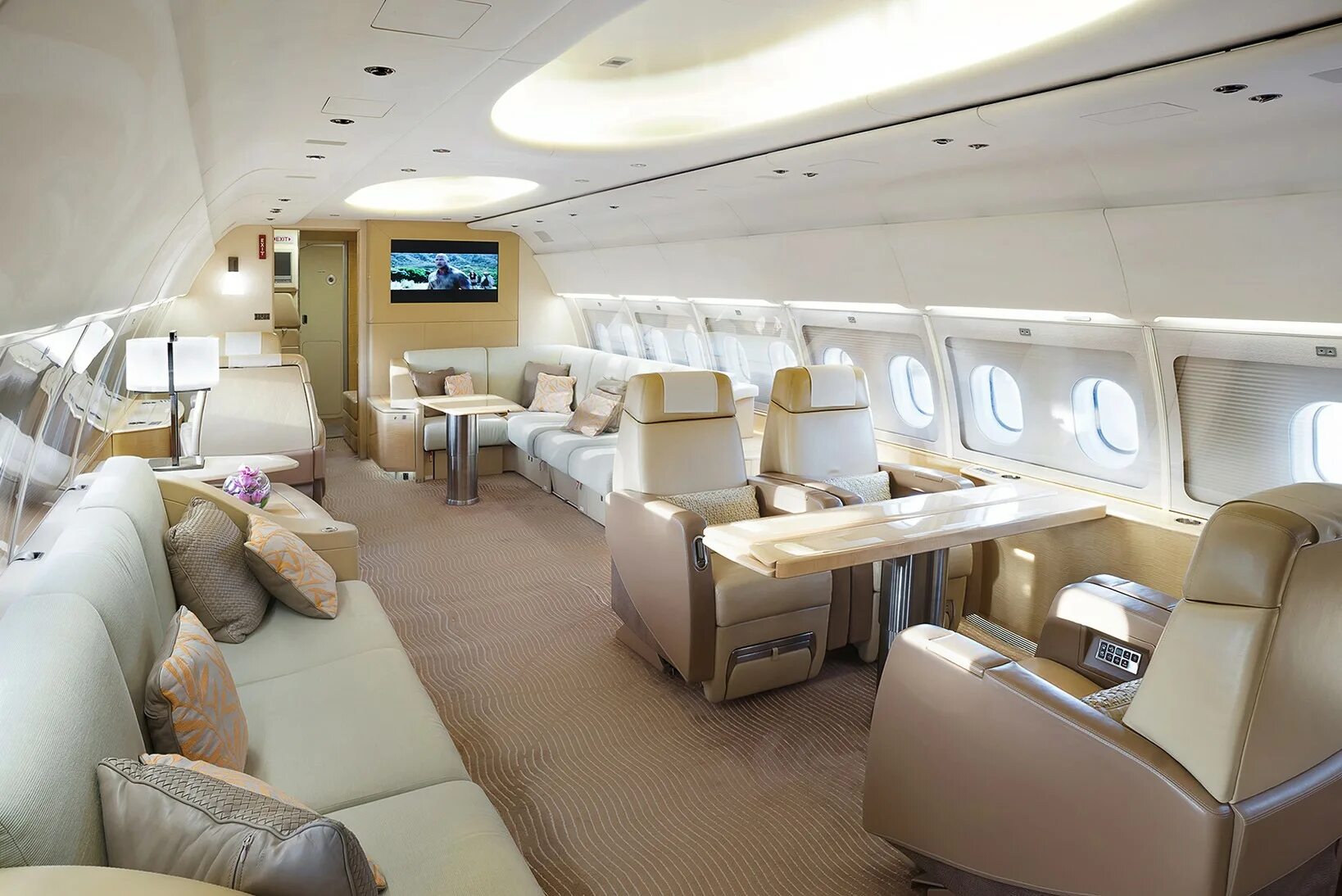 Самолет студия купить. Airbus 380 салон Люкс. А380 салон бизнес. Airbus a350-900 салон. Airbus a380 салон комфорт класса.