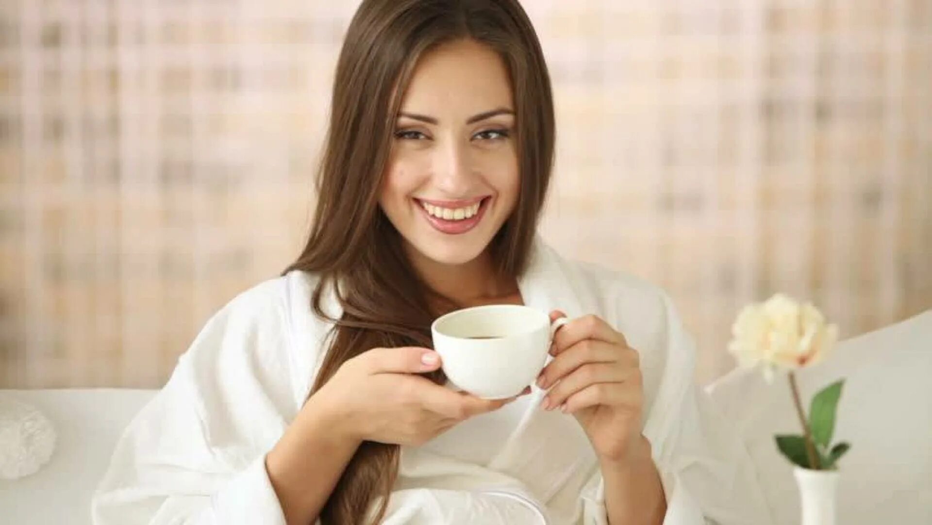 I drink coffee the morning. Пью чай. Женщина пьет чай. Девушка пьет чай. Девушка пьет кофе.