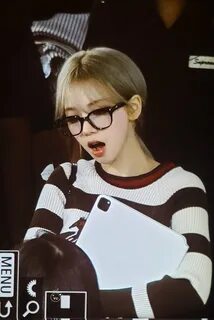 금발 안경 너드녀 : 클리앙.