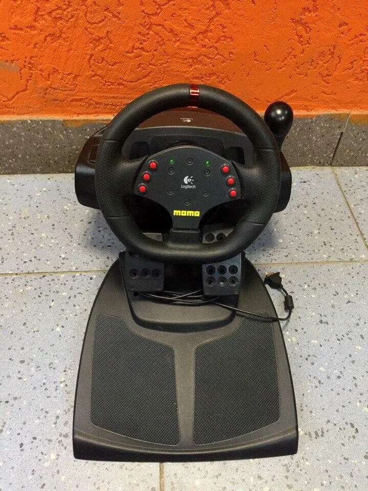 Momo racing купить. Руль Лоджитек МОМО. Игровой руль Logitech Momo Racing. Logitech Momo Racing Force feedback Wheel. Руль Логитек МОМО рейсинг.