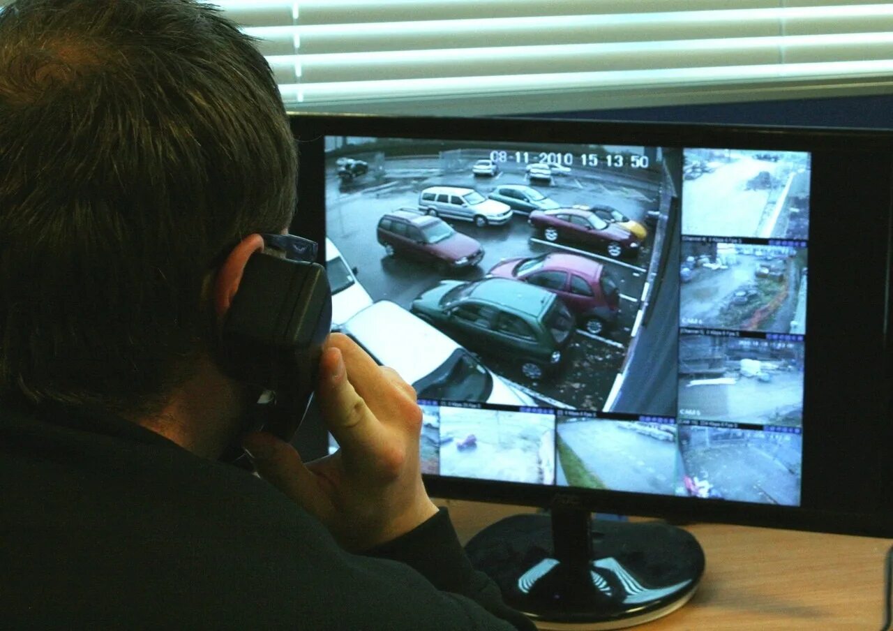 камера в лицо. видеонаблюдение через смартфон. камеру смотришь перевод. камеру смотришь перевод. камеру смотришь перевод.