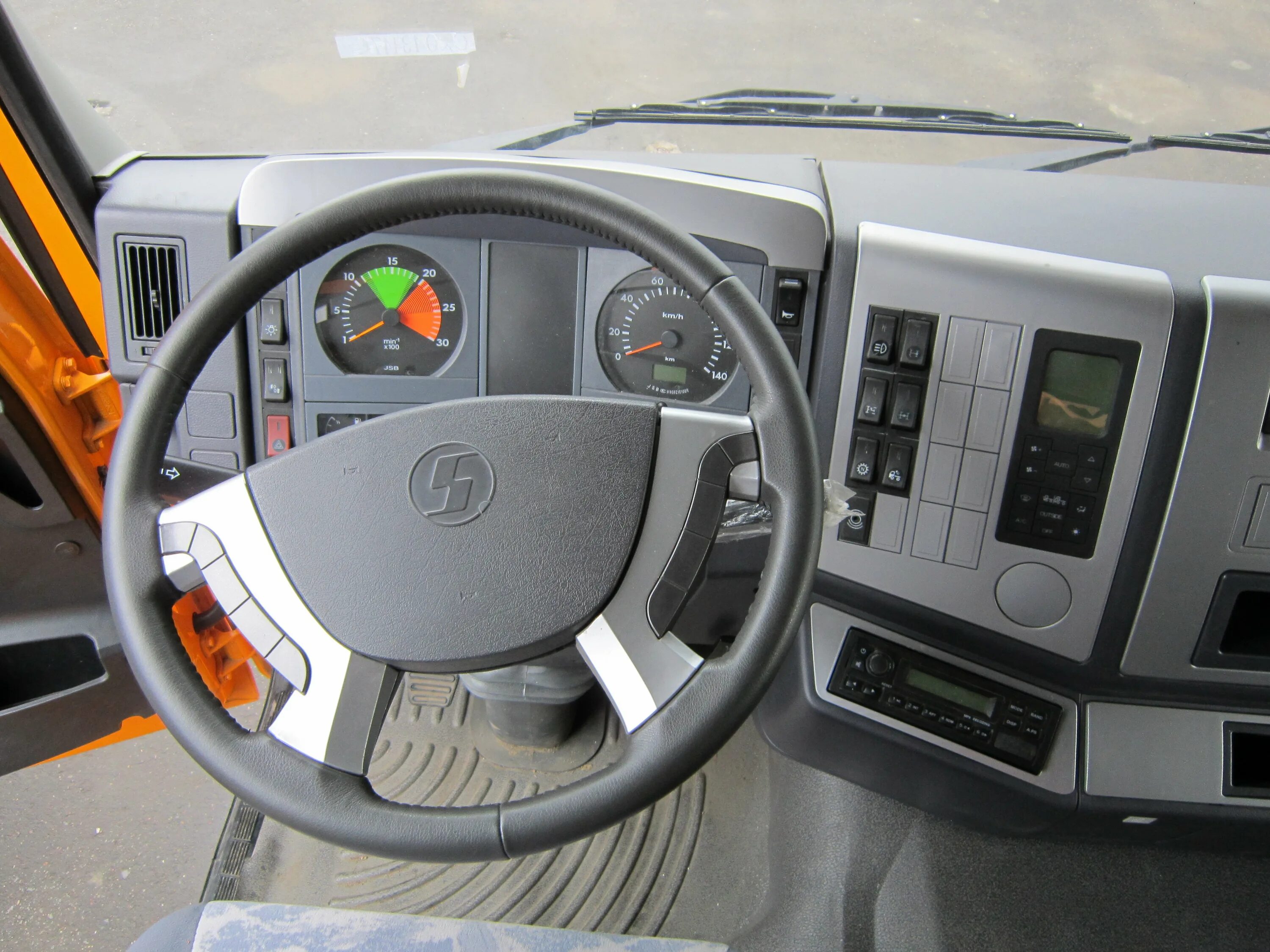 Кабина шакман ф2000. Кабина x3000 шакман. шакман f3000 самосвал xarakteristiki. шахман самосвал кабина. шакман f3000 салон.