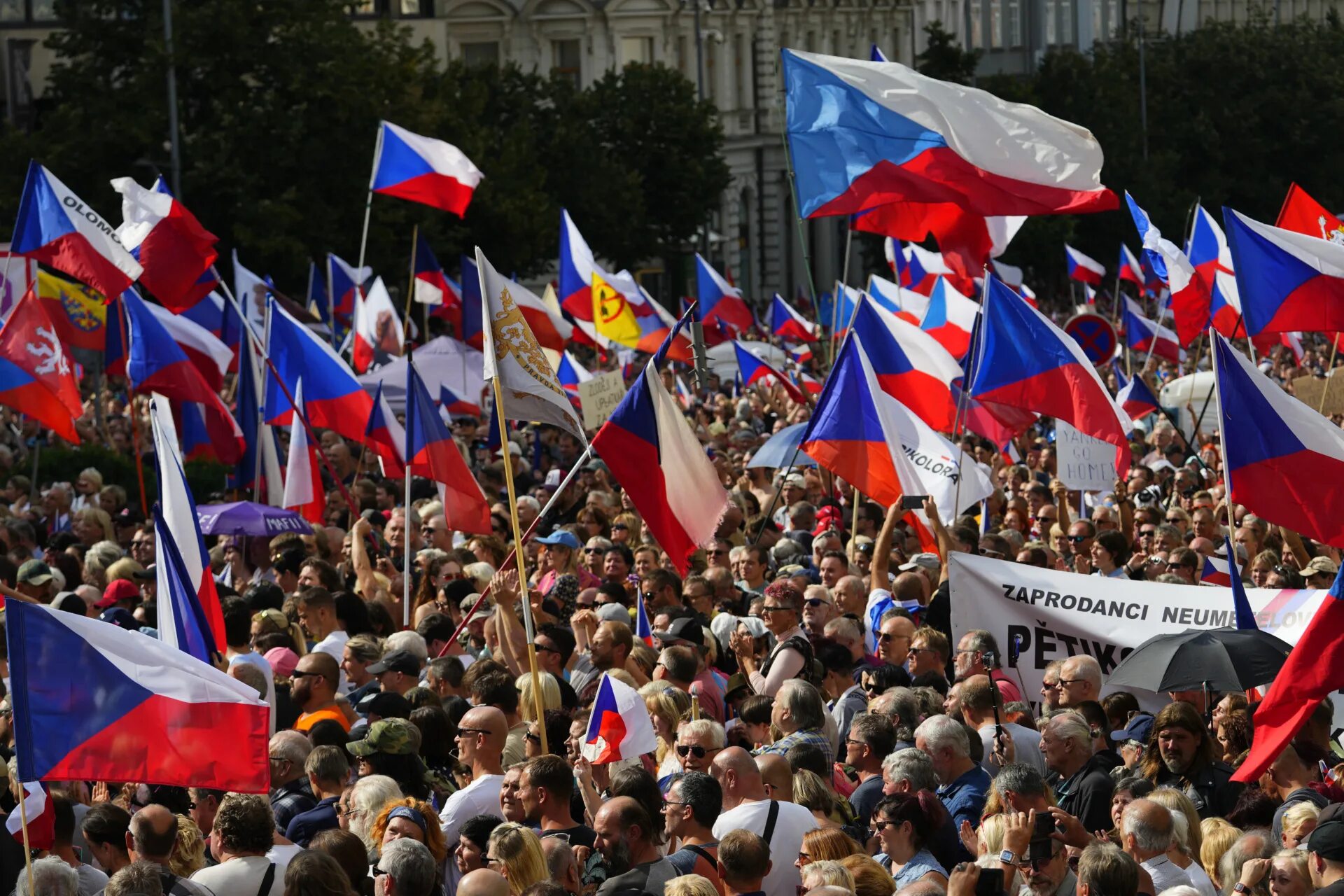 Протесты в Чехии 2022. Митинги в Европе. Митинг в Праге. Жители Европы.